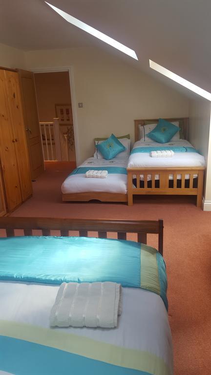 Penthouse Apartment Sleeps 11 Единбург Екстериор снимка